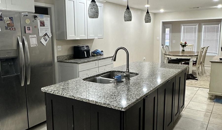 1807 W Centre Ave, Artesia, NM 88210 - 4 Beds, 4 Bath