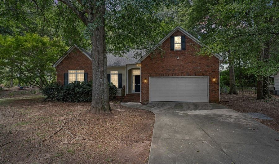 1238 Westgate Rd, Anderson, SC 29626 - 3 Beds, 2 Bath