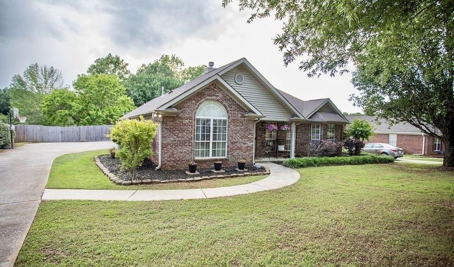 158 SILVERSTONE Ln, Alabaster, AL 35007 - 3 Beds, 2 Bath