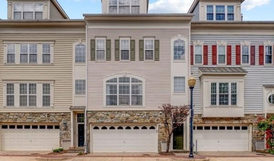 5053 DONOVAN Dr, Alexandria, VA 22304 - 3 Beds, 3 Bath