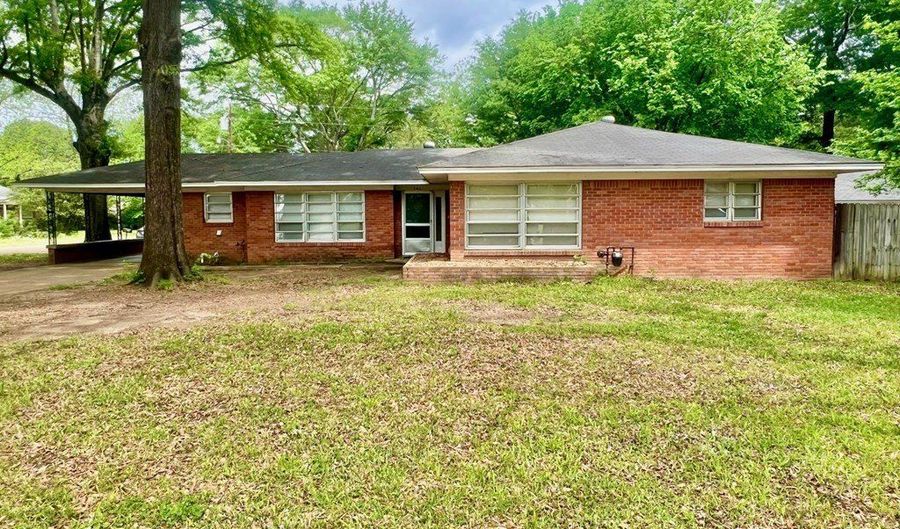 203 Kyle St, Batesville, MS 38606 - 3 Beds, 2 Bath