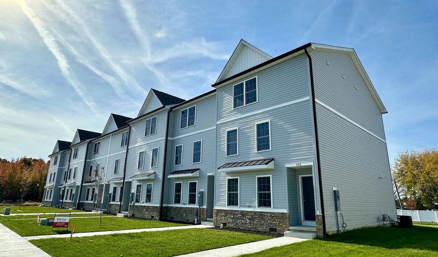 226 ROJAN Rd, Dover, DE 19901 - 3 Beds, 3 Bath