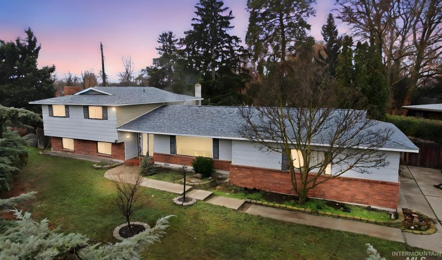 5801 W Randolph Dr, Boise, ID 83709 - 4 Beds, 4 Bath