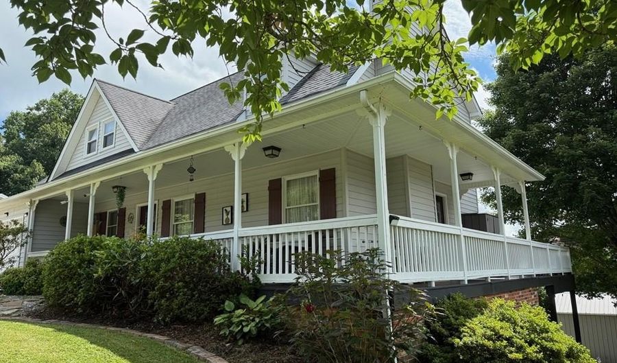 16344 Southwood Dr, Abingdon, VA 24210 - 4 Beds, 3 Bath
