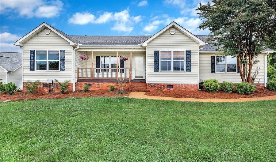 116 McClain Lake Dr, Anderson, SC 29625 - 3 Beds, 2 Bath