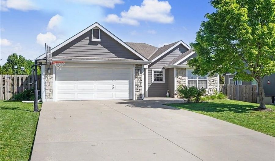 928 Bluestem Dr, Baldwin City, KS 66006 - 3 Beds, 2 Bath