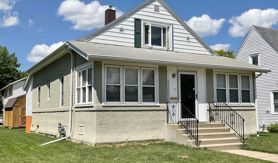 604 8th Ave NW, Austin, MN 55912 - 2 Beds, 2 Bath