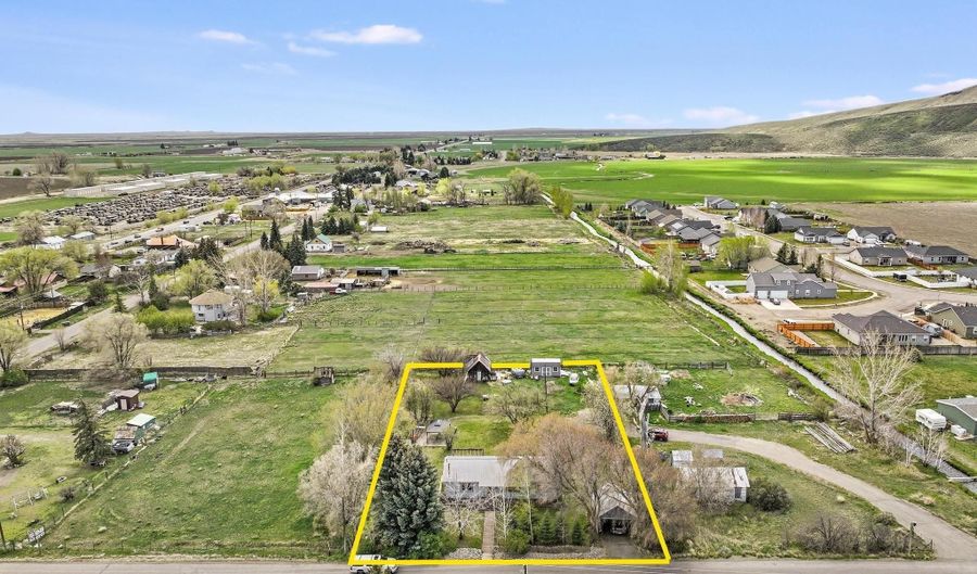 19591 Queens Crown Rd, Carey, ID 83320 - 4 Beds, 2 Bath