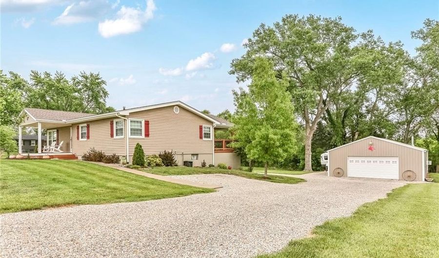 20440 147th St, Basehor, KS 66007 - 3 Beds, 3 Bath