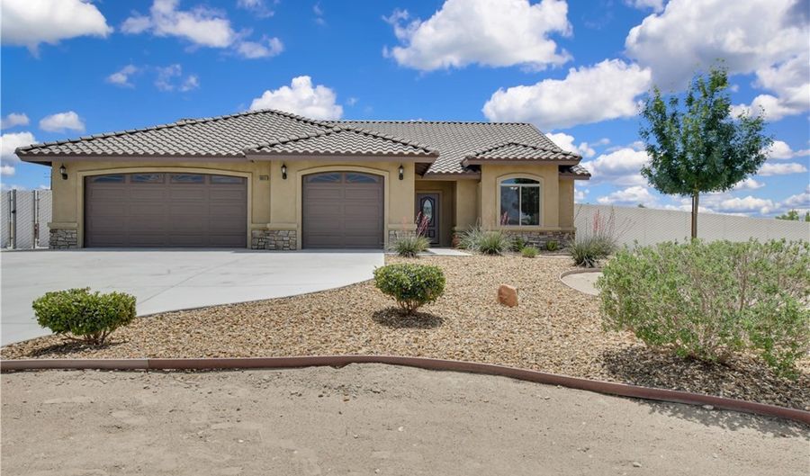 18855 Otomian Rd, Apple Valley, CA 92307 - 4 Beds, 3 Bath
