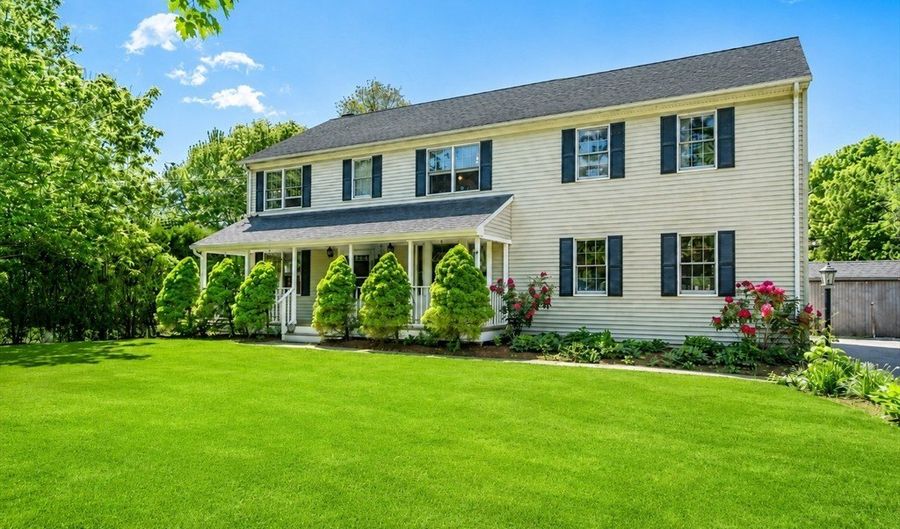 323 Oakhill Ave, Attleboro, MA 02703 - 5 Beds, 3 Bath