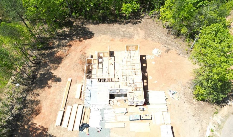 14 Somerset Dr, Appomattox, VA 24522 - 4 Beds, 4 Bath