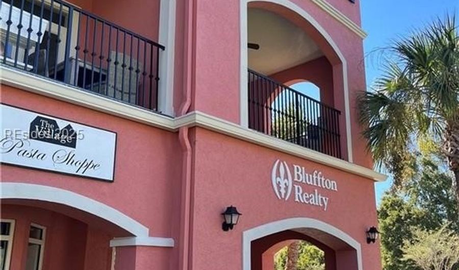 10 Johnston Way E, Bluffton, SC 29910 - 2 Beds, 3 Bath