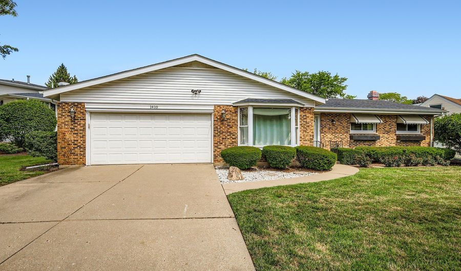 1410 W Lexington Dr, Arlington Heights, IL 60004 - 3 Beds, 2 Bath
