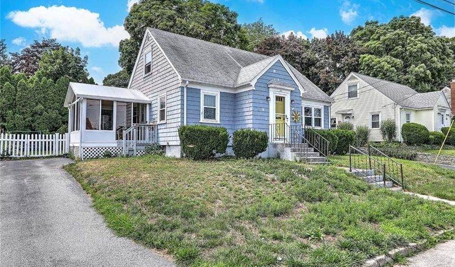 141 Cornell St, Cranston, RI 02920 - 3 Beds, 1 Bath