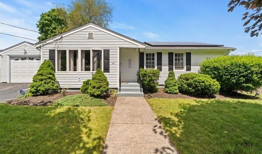 26 City View Pkwy, Johnston, RI 02919 - 3 Beds, 2 Bath