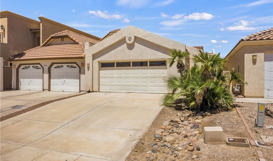 2902 Camino Del Rio, Bullhead City, AZ 86442 - 3 Beds, 2 Bath