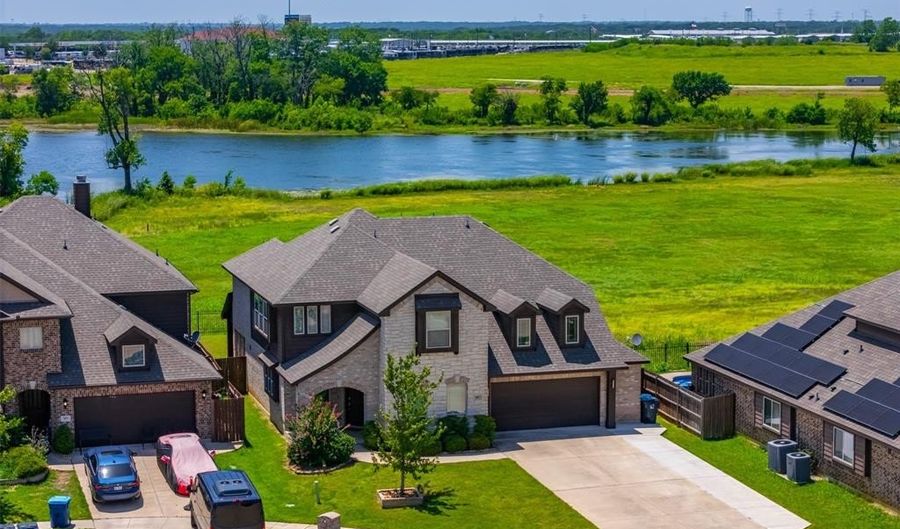 105 Cimmaron Ct, Alvarado, TX 76009 - 5 Beds, 4 Bath