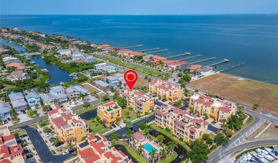 6407 MAYRA SHORES Ln, Apollo Beach, FL 33572 - 4 Beds, 4 Bath