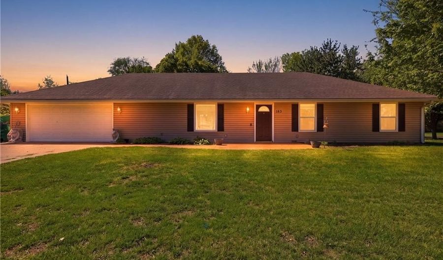 103 W Locust St, Archie, MO 64725 - 3 Beds, 3 Bath