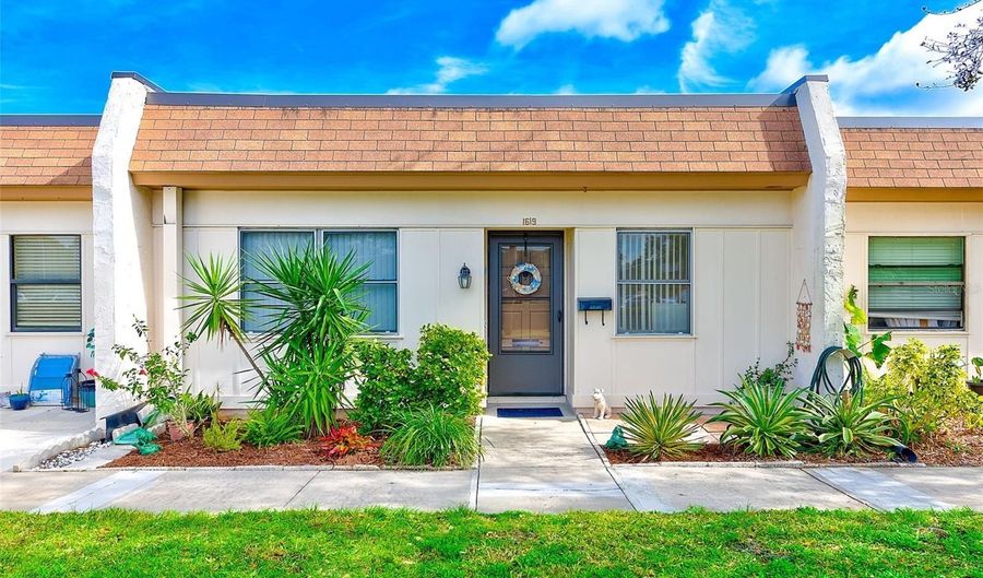 1619 MISSION HILLS Blvd, Clearwater, FL 33759 - 2 Beds, 2 Bath