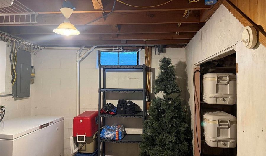 411 N 8th St, Akron, IA 51001 - 3 Beds, 2 Bath