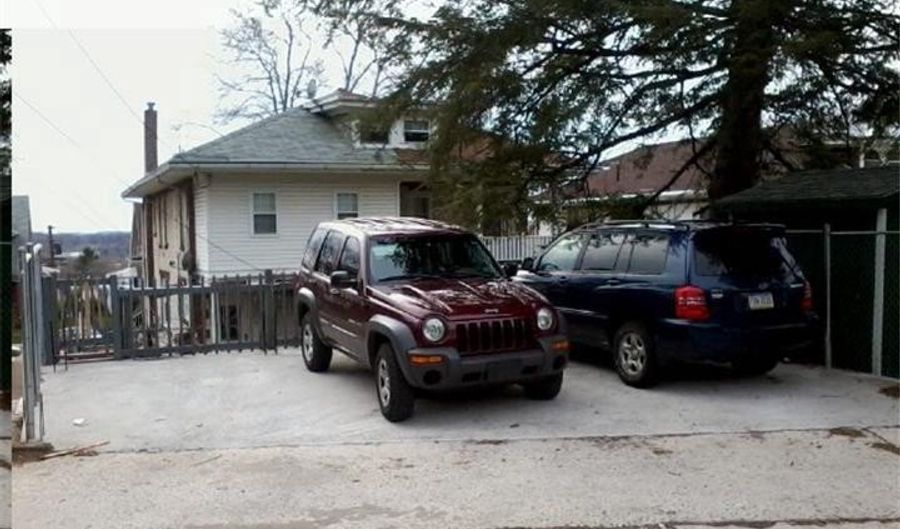1421 PALM St, Reading, PA 19604 - 4 Beds, 2 Bath