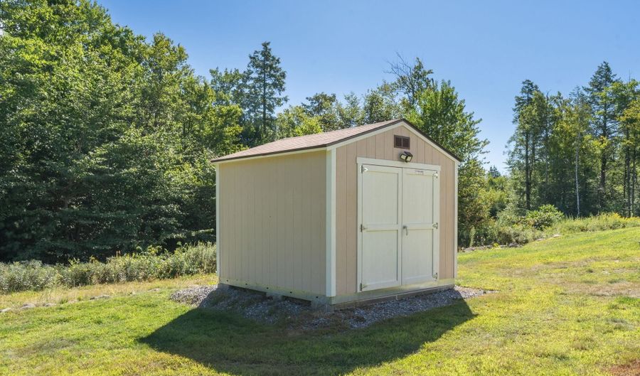 18 Lorden Rd, New Boston, NH 03070 - 4 Beds, 3 Bath