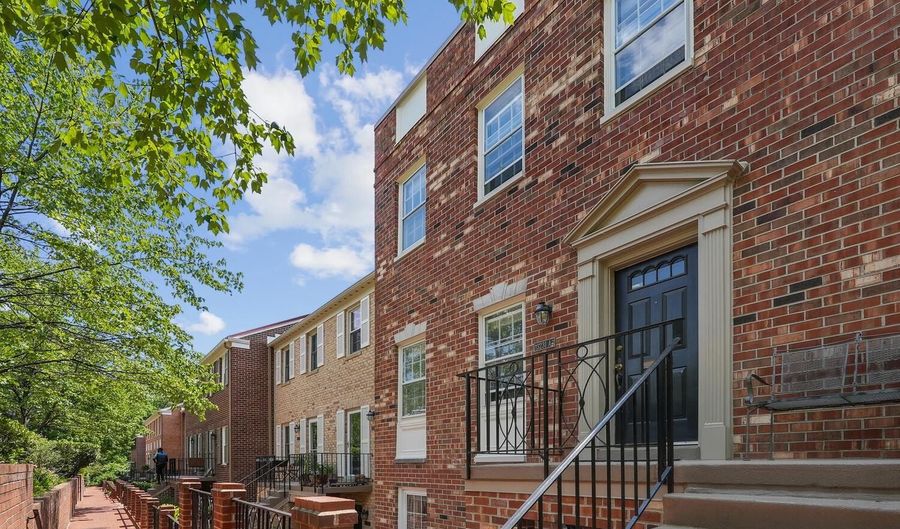 3231 SUTTON Pl NW A, Washington, DC 20016 - 3 Beds, 3 Bath