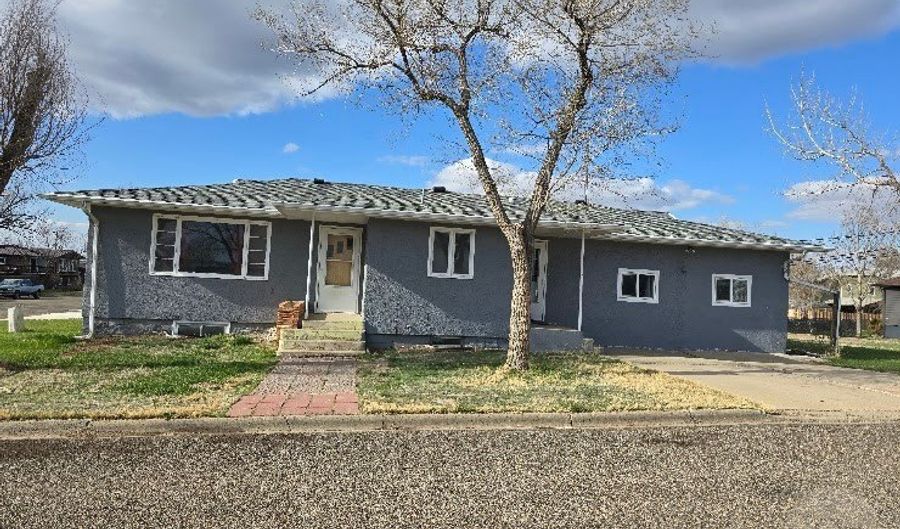 603 Dakota Ave, Baker, MT 59313 - 5 Beds, 2 Bath