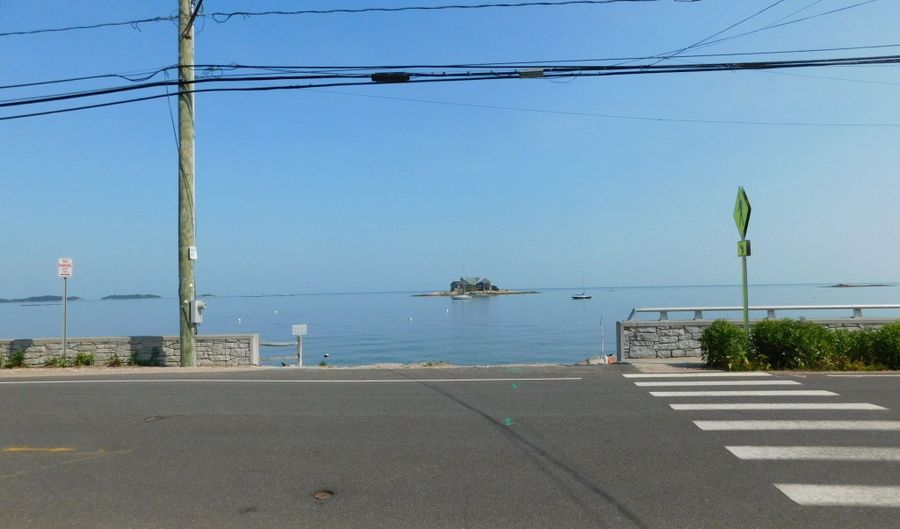 18 Waverly Rd, Branford, CT 06405 - 3 Beds, 3 Bath