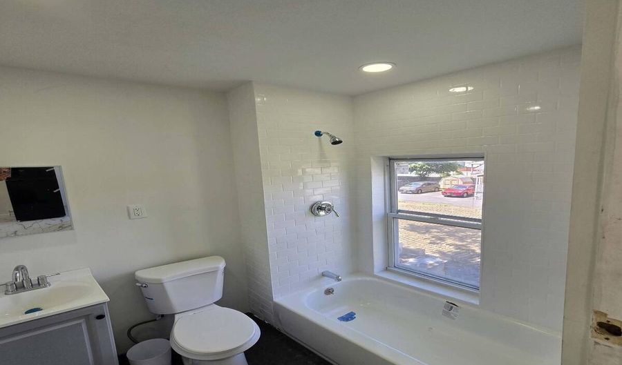 100 Division St 4, Amsterdam, NY 12010 - 1 Beds, 1 Bath