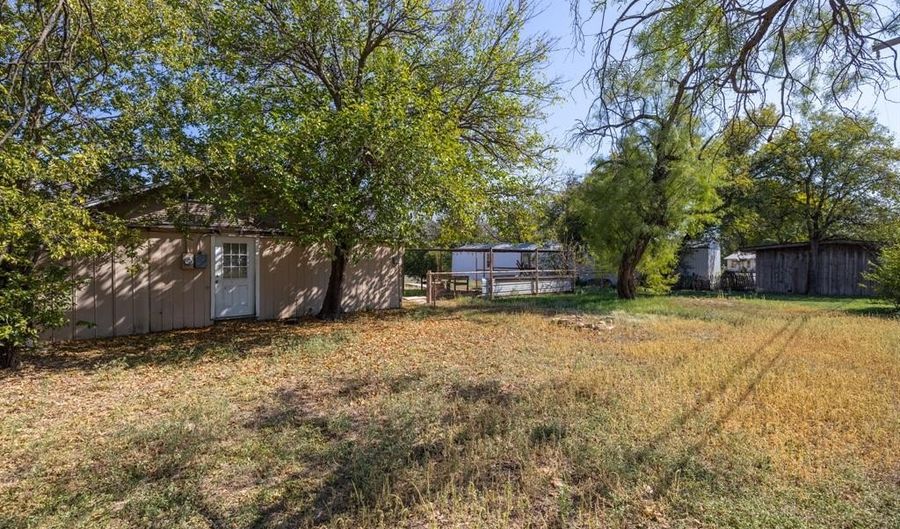 716 Gordon Ave, Albany, TX 76430 - 3 Beds, 2 Bath