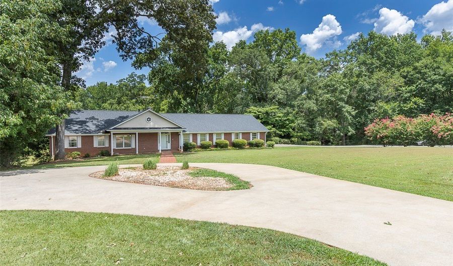 216 Maplewood Rd, Anderson, SC 29625 - 5 Beds, 5 Bath