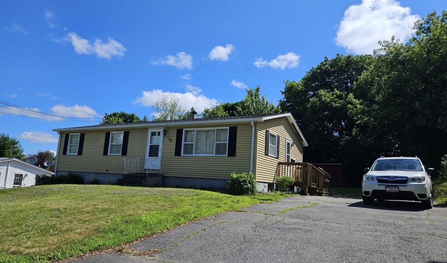 381 Birch St, Bangor, ME 04401 - 3 Beds, 1 Bath