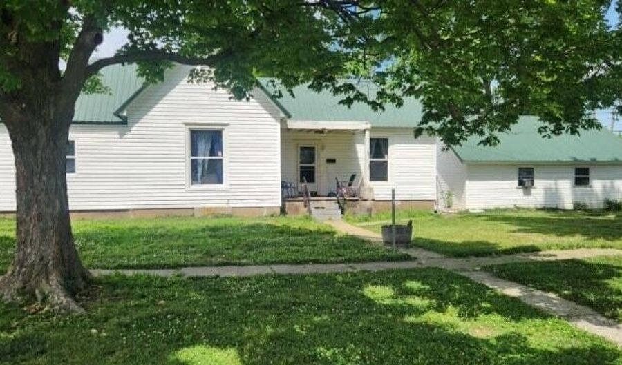 246 E 14th St, Baxter Springs, KS 66713 - 4 Beds, 1 Bath