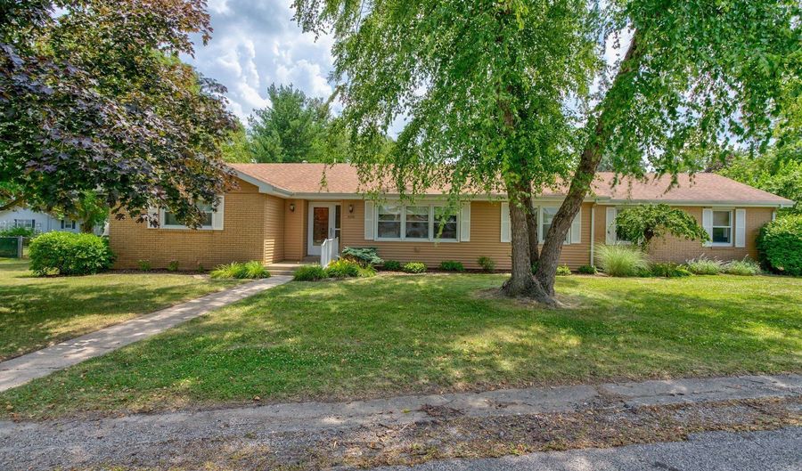 606 Dogwood Dr, Arcola, IL 61910 - 3 Beds, 3 Bath