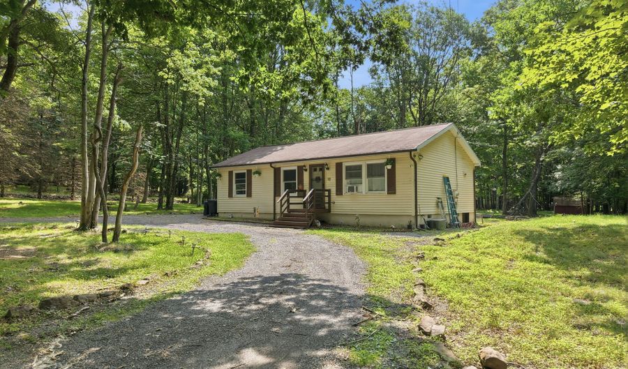 12 Highpoint Dr, Albrightsville, PA 18210 - 3 Beds, 1 Bath