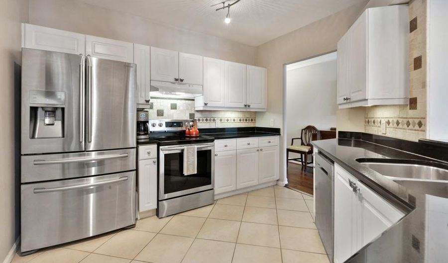 3334 Peachtree Rd NE 109, Atlanta, GA 30326 - 3 Beds, 2 Bath