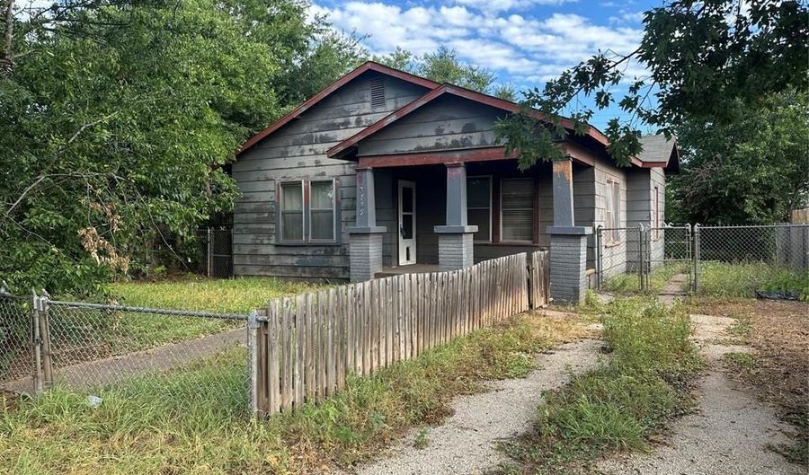 3142 S 2nd St, Abilene, TX 79605 - 3 Beds, 2 Bath