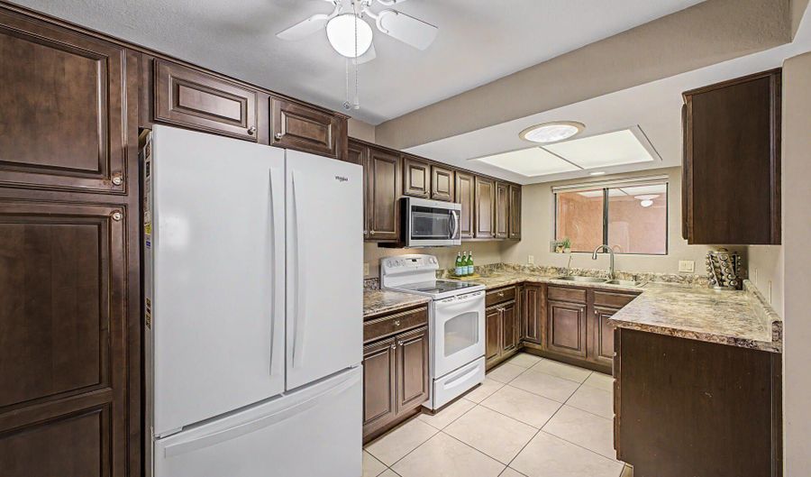 463 S OLMO Cir, Apache Junction, AZ 85120 - 3 Beds, 2 Bath