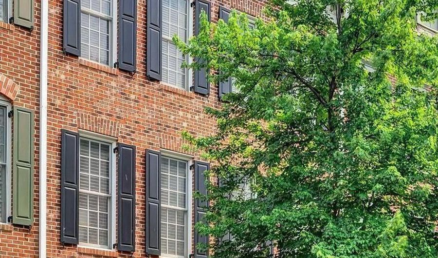 705 LYLES Ln, Alexandria, VA 22314 - 3 Beds, 3 Bath