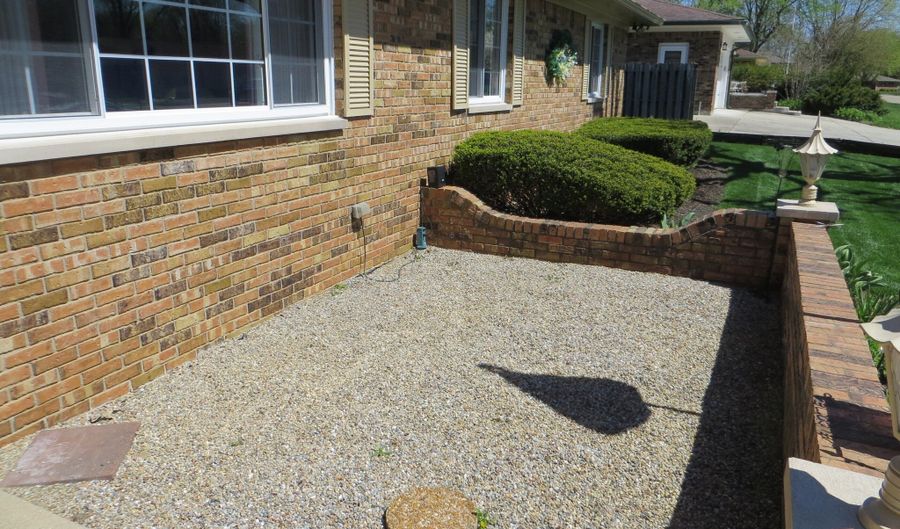 628 W Ralston Rd, Indianapolis, IN 46217 - 3 Beds, 2 Bath