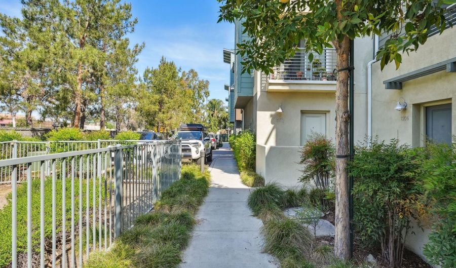 219 Antoni Gln 1206, Escondido, CA 92025 - 3 Beds, 4 Bath