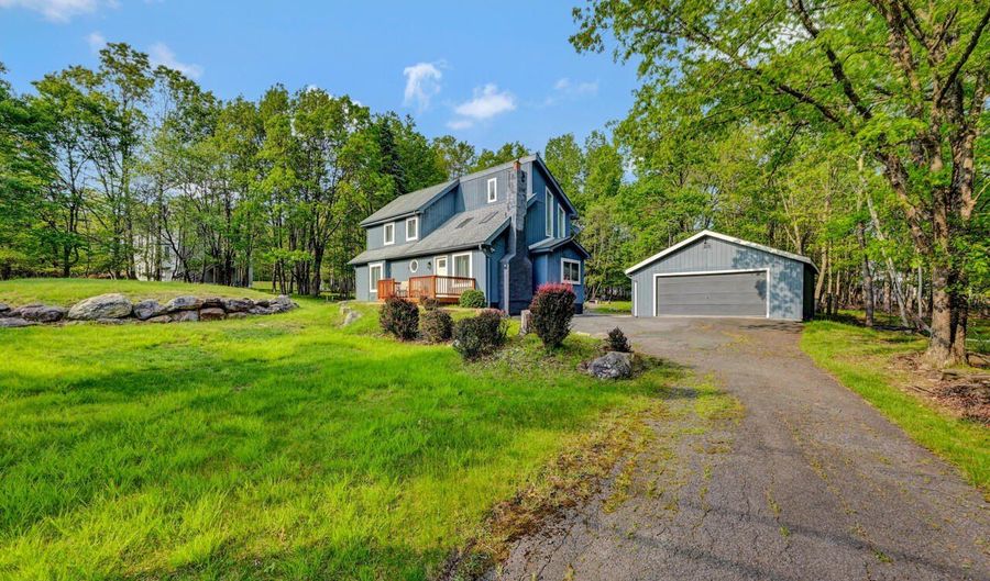 227 Valley View Dr, Albrightsville, PA 18210 - 4 Beds, 3 Bath