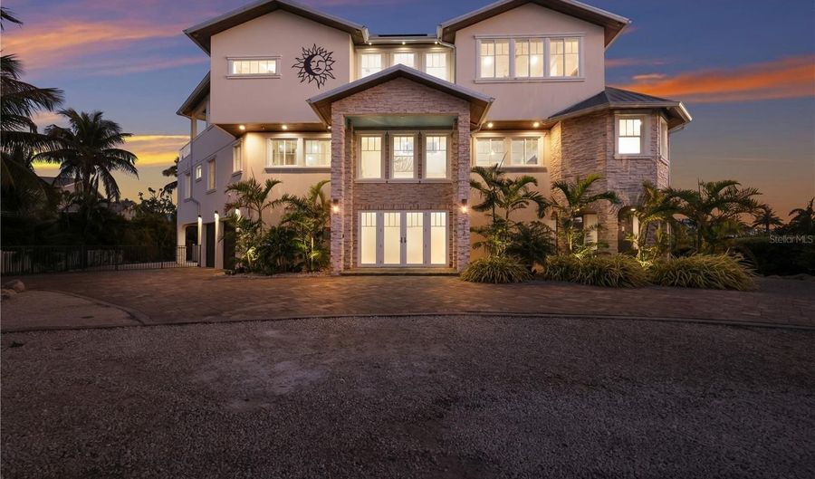 313 HAMMOCK Cir, Anna Maria, FL 34216 - 4 Beds, 4 Bath