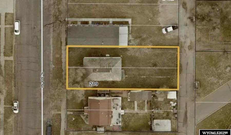 219 S 3rd St, Douglas, WY 82633 - 2 Beds, 1 Bath