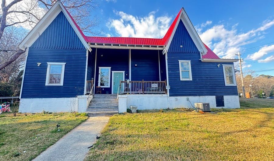 401 CHESTNUT St, Abbeville, SC 29620 - 5 Beds, 3 Bath