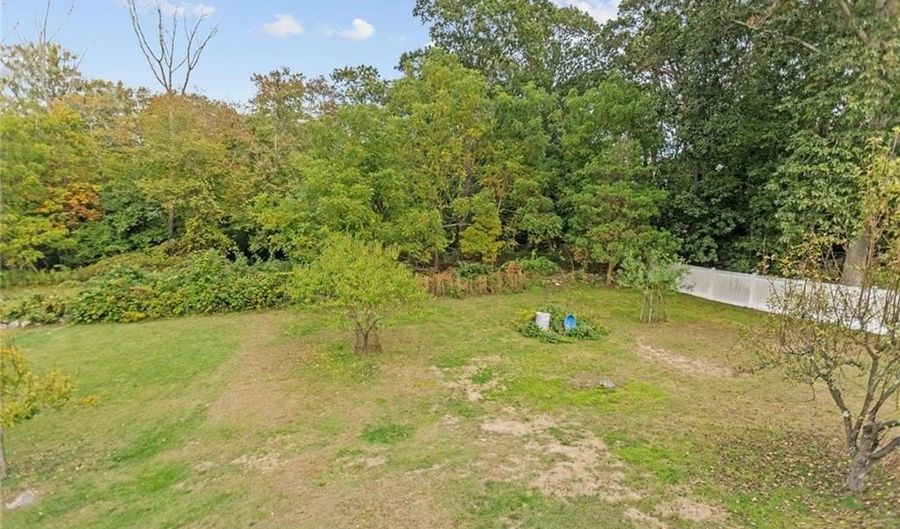 73 Grandview Dr, Cumberland, RI 02864 - 2 Beds, 2 Bath
