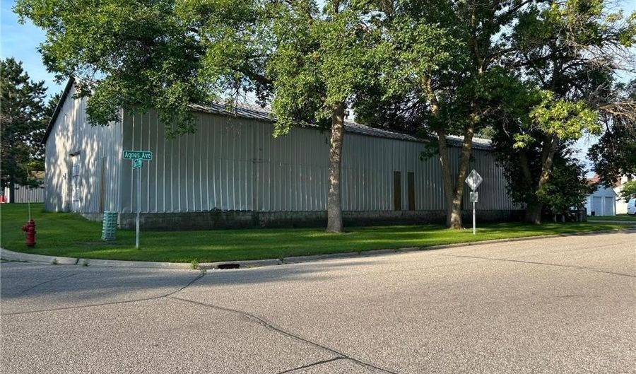 323 N Oak St, Alexandria, MN 56308 - 0 Beds, 0 Bath
